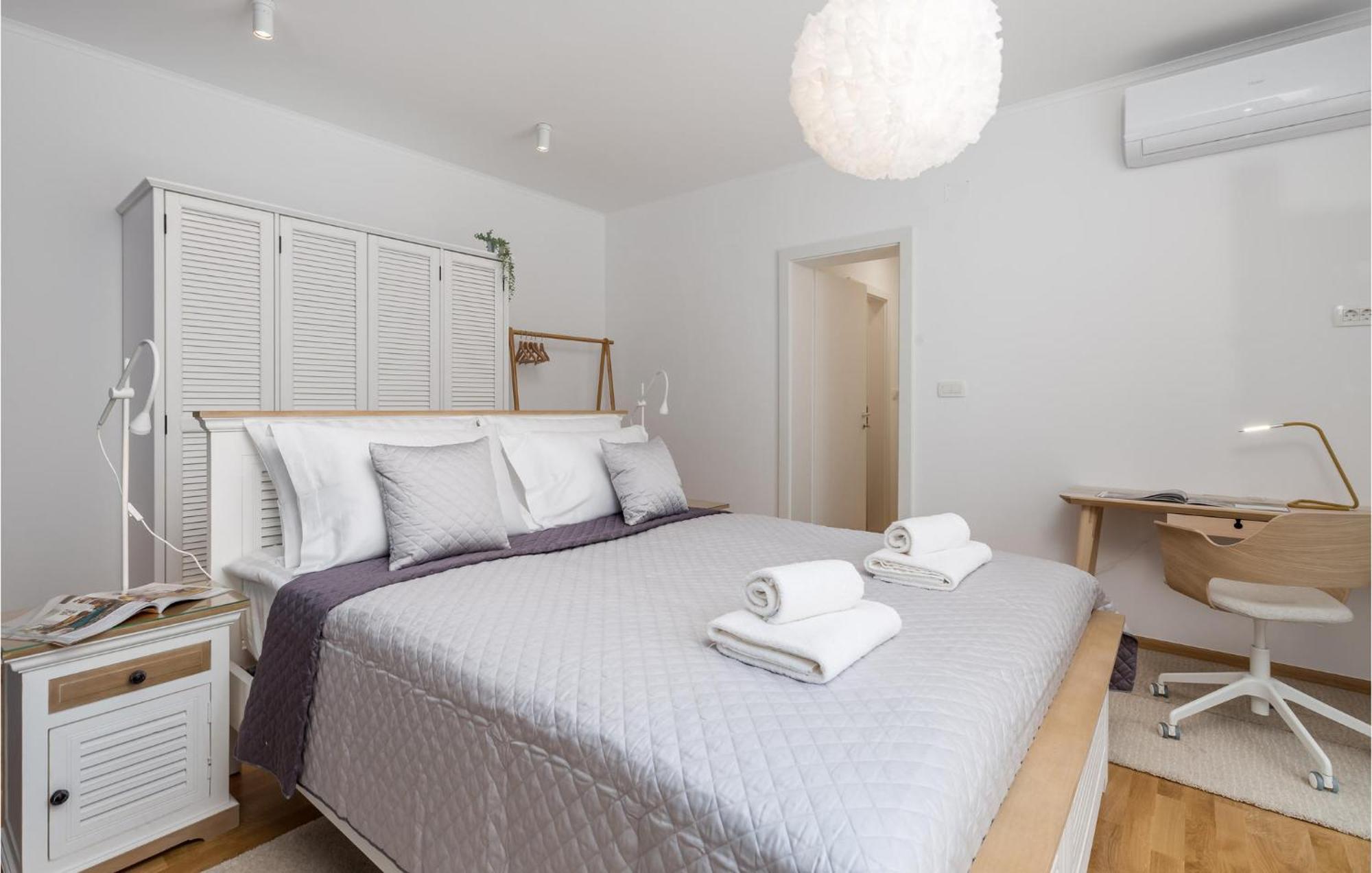 Amazing Apartment In Mali Losinj With Wifi Kültér fotó