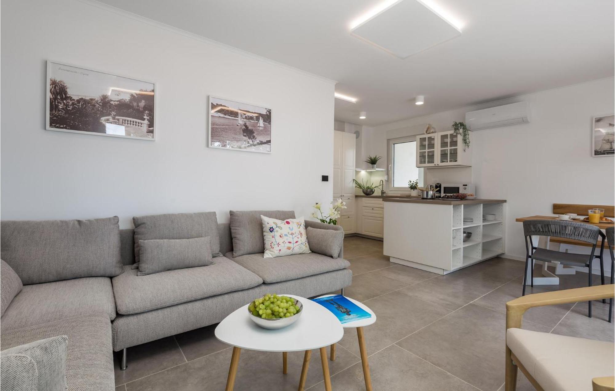 Amazing Apartment In Mali Losinj With Wifi Kültér fotó